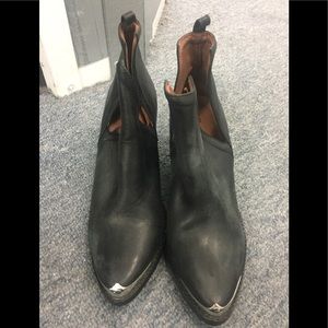 JEFFREY CAMPBELL CROMWELL 👢